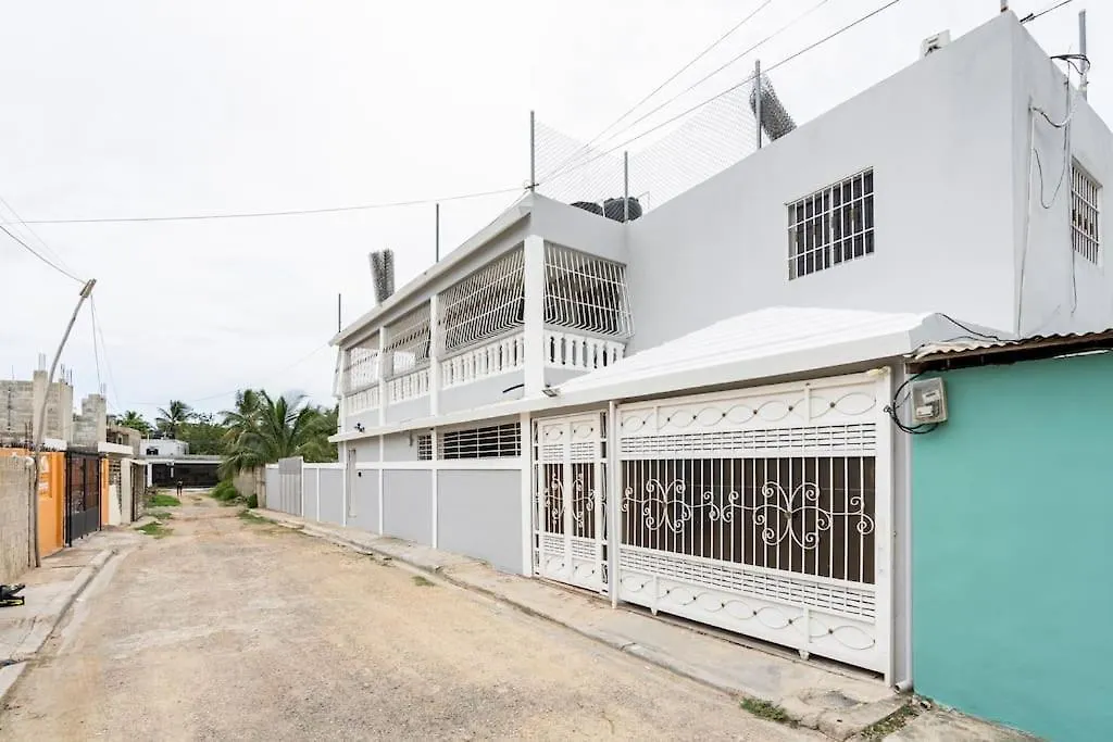 Sdq Airport & Samana Bus Near Bamboo Apartment Santo Domingo