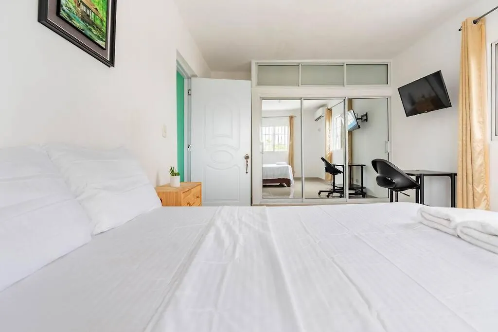Sdq Airport & Samana Bus Near Bamboo Apartment Santo Domingo